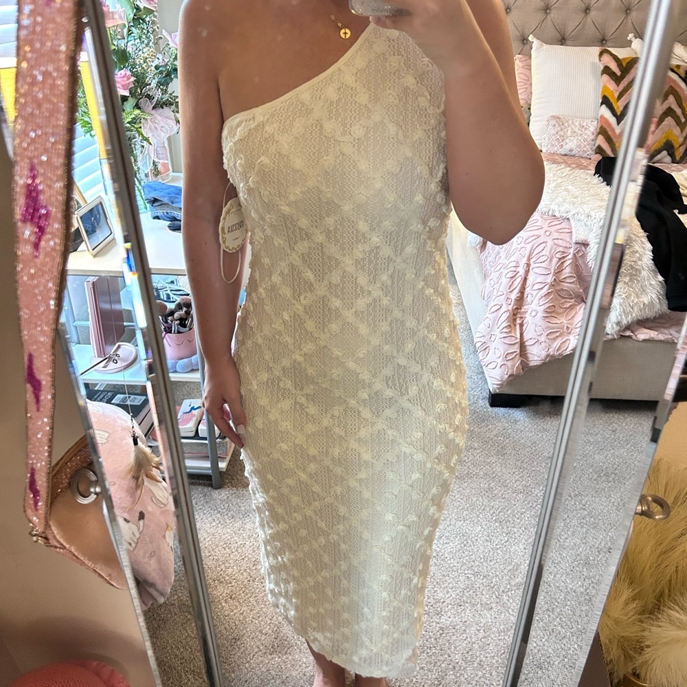 Elegant One-Shoulder Cream Dress